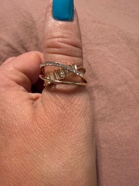 Elegant Rose Gold Crisscross Ring